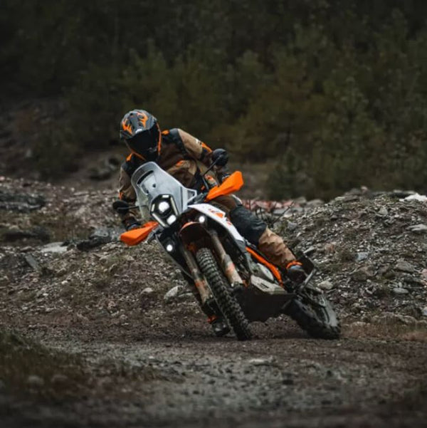 Tilbúið í möl, slóða og ævintýri. KTM 390 Adventure R 2026 bíður þín