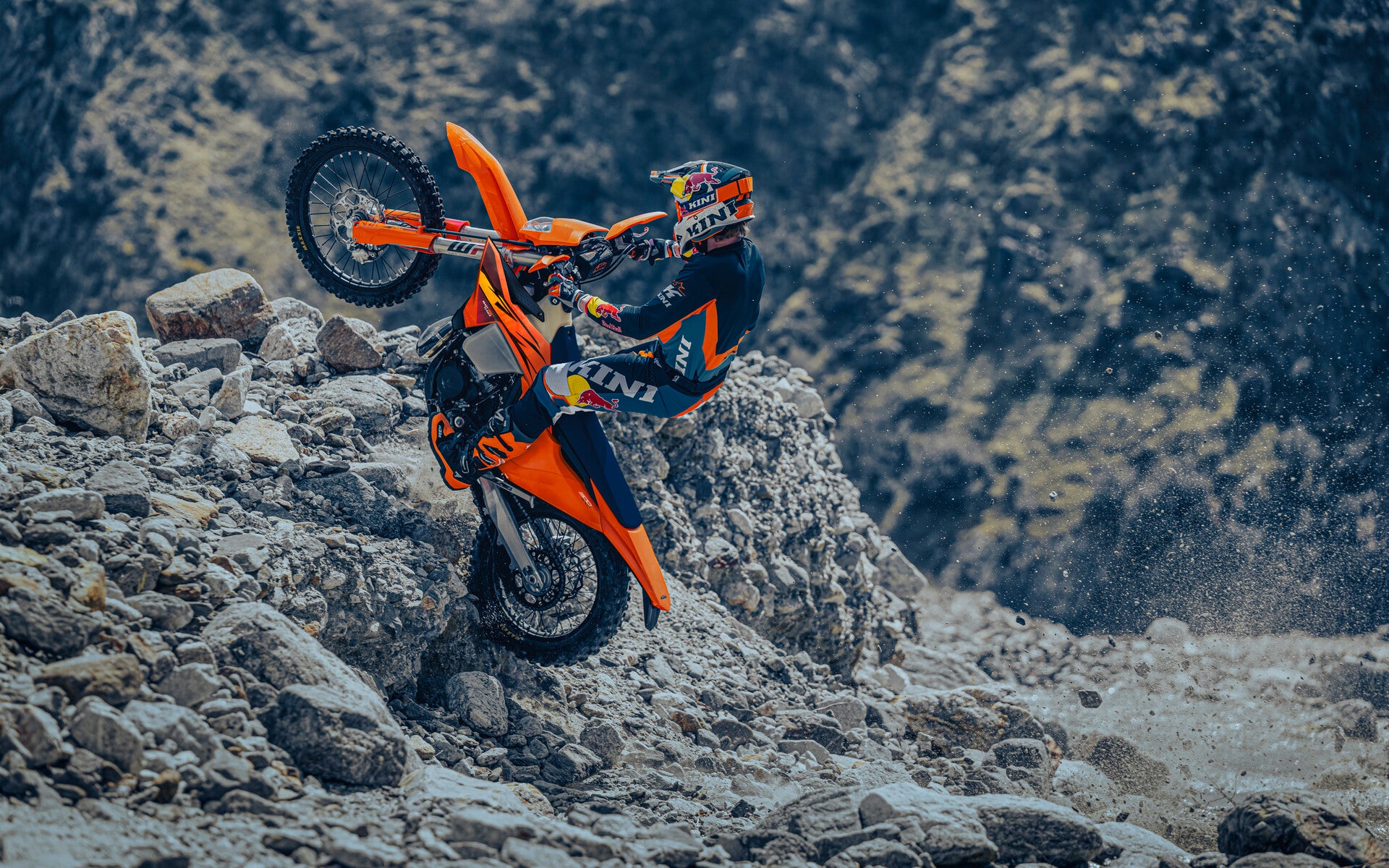 704631_MY26_KTM_300_EXC_-_Action_EUROPE_GLOBAL